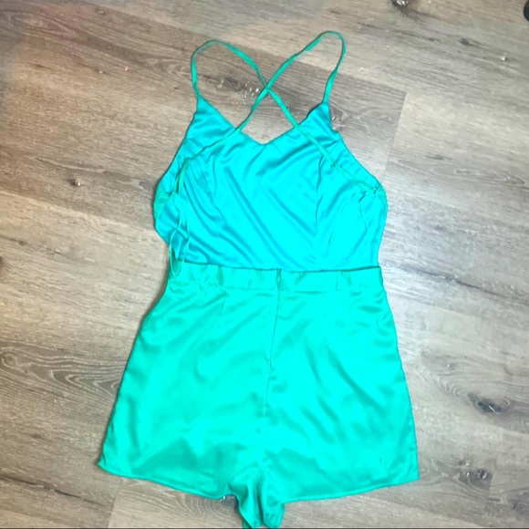 NWOT Backless Romper (L) - Picture 10 of 11